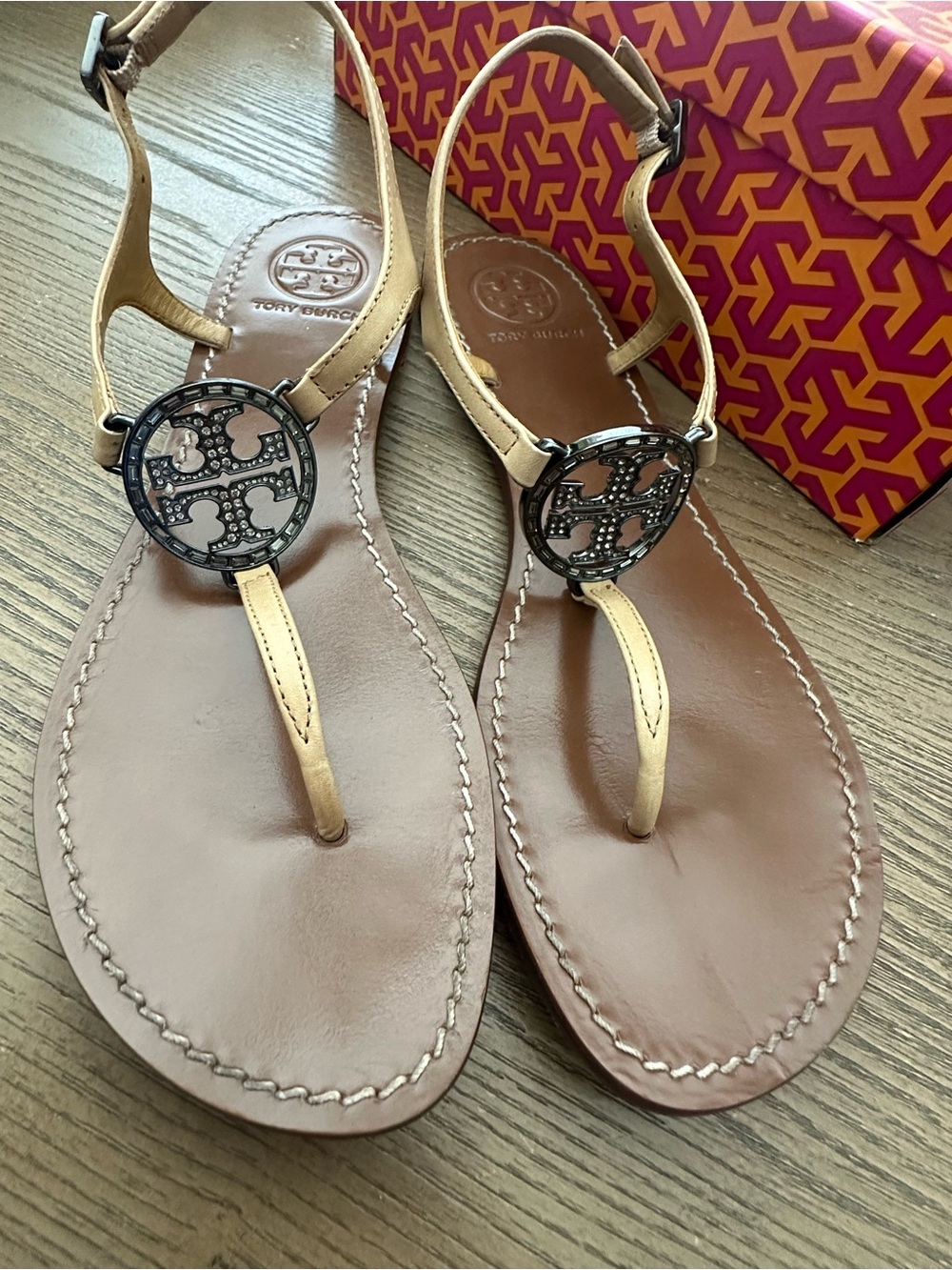 tory burch violet thong sandal size 8.5